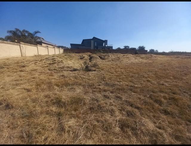 1,475M² VACANT LAND FOR SALE IN BERG EN DAL